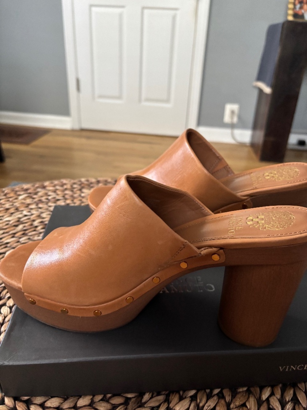 vince camuto Haydorn Platform Sandal (Women)